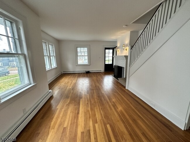 Foto del edificio - 28 Fuller Ave