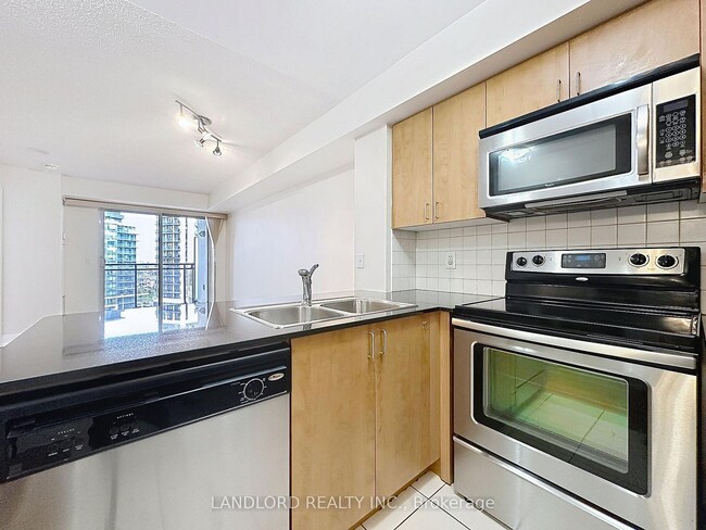 Building Photo - 1070 Sheppard Ave W