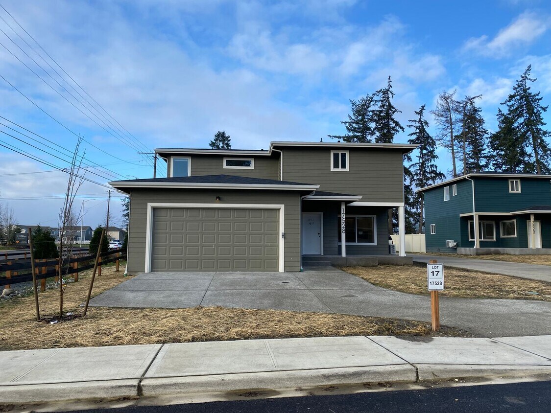Primary Photo - 10 Fully Fenced New Construction Houses Av...