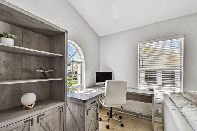 Building Photo - 1763 Montana Ave NE