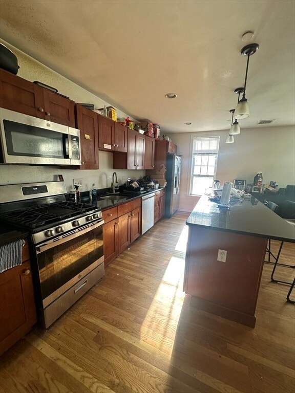 Building Photo - 59 Circuit St