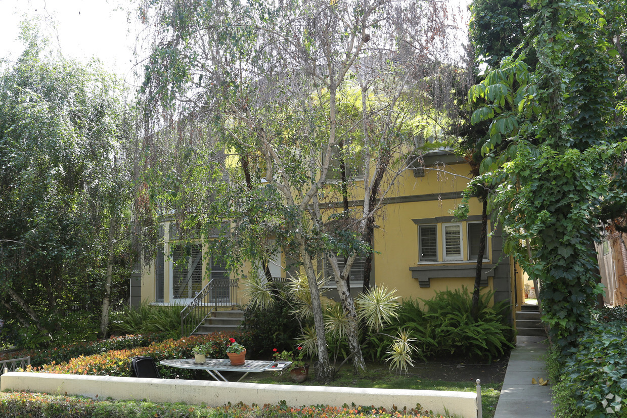 Primary Photo - 451 N Oakhurst Dr