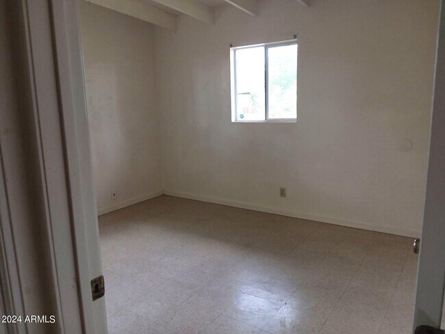 Building Photo - 113 E Navajo St