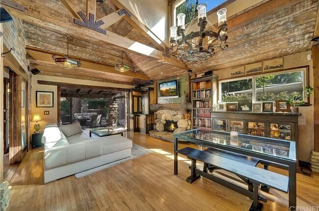 Foto del edificio - 4984 Topanga Canyon Blvd