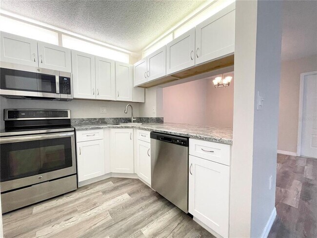 Building Photo - 1182 Pine Ridge Cir W