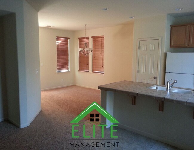 Foto del edificio - Spacious 4-Bedroom Home in North Natomas –...