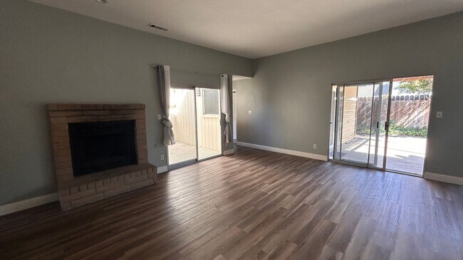 Foto del edificio - 3916 Pheasant Ln