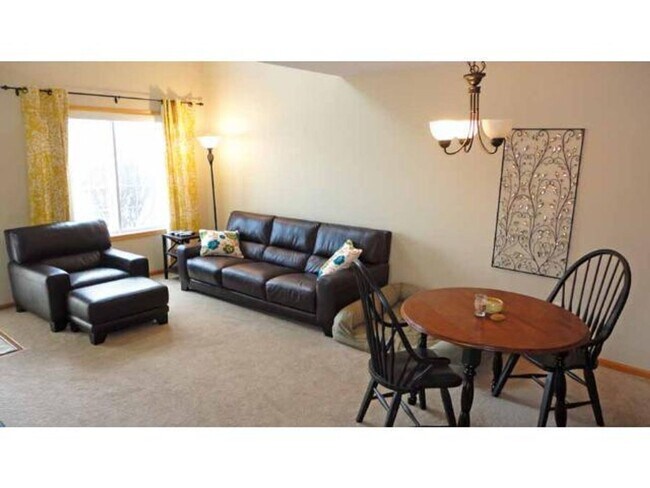 Foto del edificio - 2 Bedroom, 2 bathroom Townhome in Apple Va...