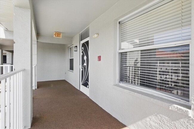 Building Photo - 9320 Clubside Cir