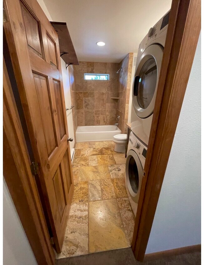 Foto principal - 65 Virginian Ln