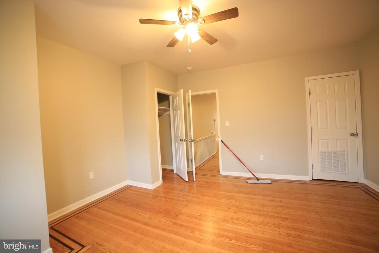 Primary Photo - 5250 W Berks St