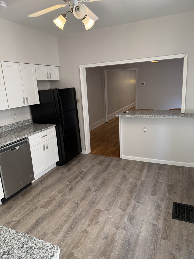 Building Photo - 5536 Ridge Ave