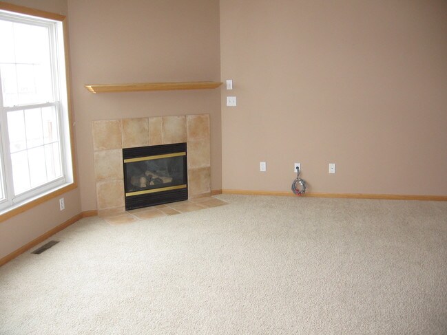 Building Photo - 7872 Old Carriage Ct
