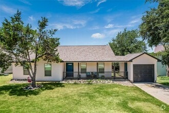 Building Photo - 604 Whispering Hollow Cir