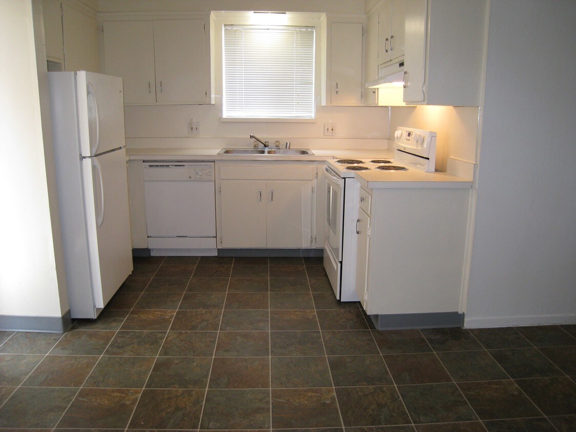 Building Photo - 3087 E Simpson Ave