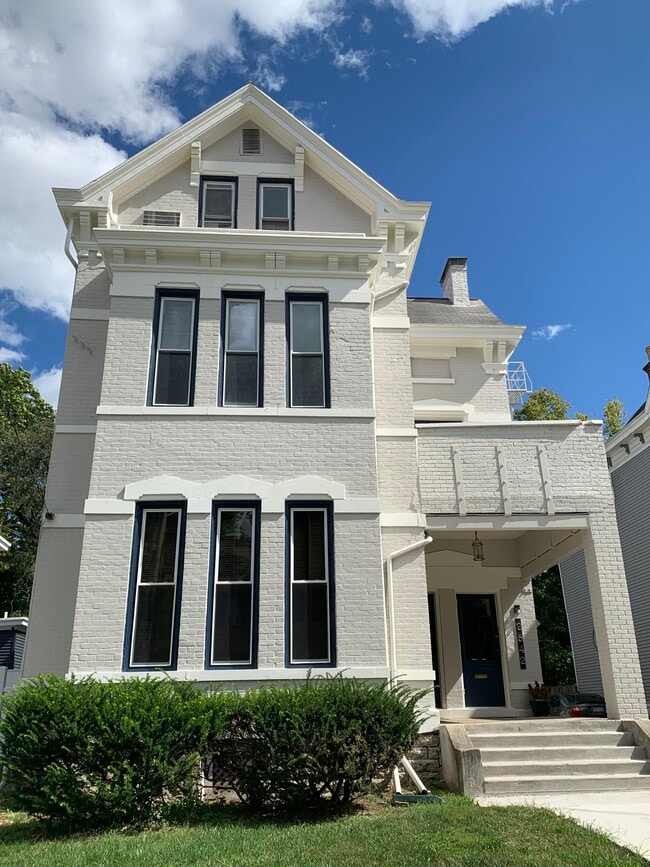 Building Photo - 2542 Moorman Ave