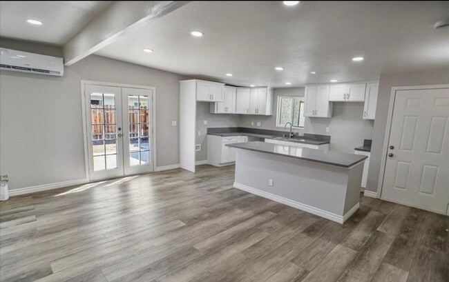 Foto del edificio - Newly updated 4 bedroom Home