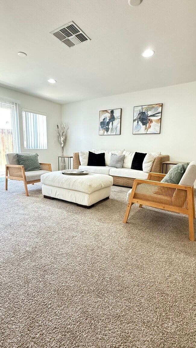 Foto del edificio - 241 Santa Rosa Dr