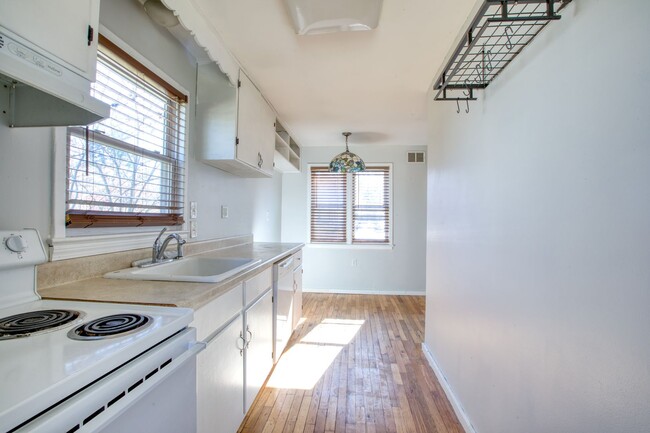 Building Photo - 3 Bedroom Single Family Rental - Fenced in yard