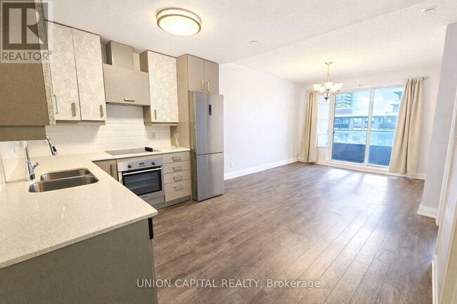 Photo du bâtiment - 28 Uptown Dr