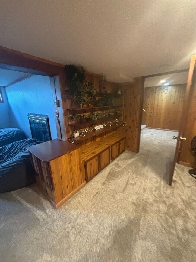 Building Photo - 3 bedroom / 2 car garage / On the Chena river