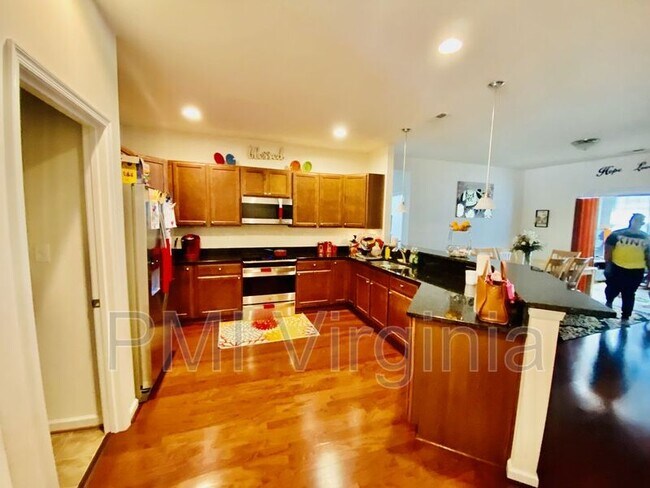 Building Photo - 128 Nautico Way