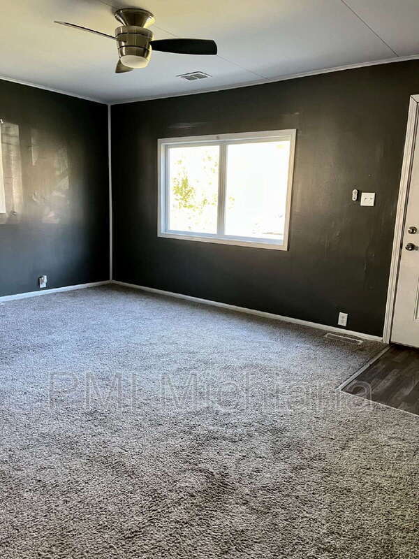 Foto del edificio - 261 N Kenmore St