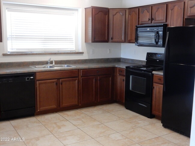 Building Photo - 40754 W Sanders Way
