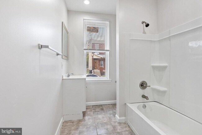 Foto del edificio - 1242 W Airdrie St
