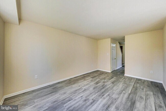 Foto del edificio - 906 West Side Dr