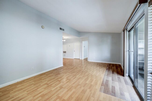 Foto del edificio - 1915 Augusta Dr