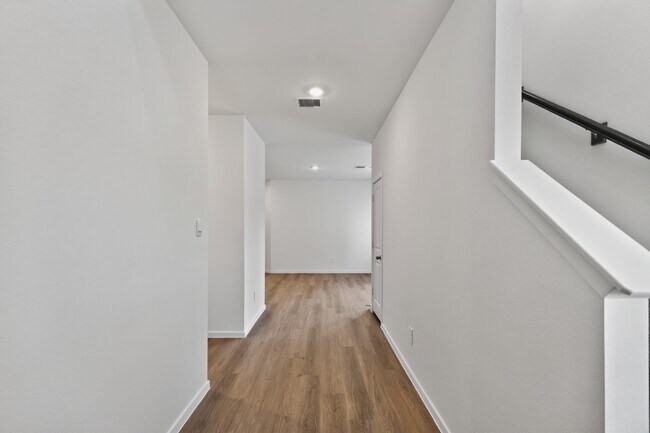 Foto del edificio - 3033 Brizzo Bch Ln