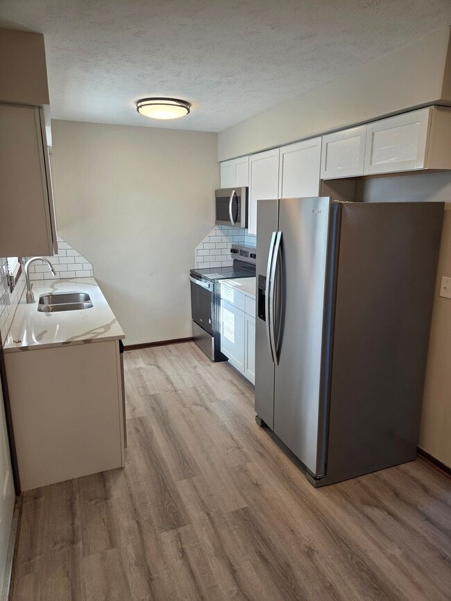 Photo - 4/2/1 Newly remodeled with fenced in backyard!!! House