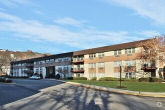 Building Photo - 1111 River Rd