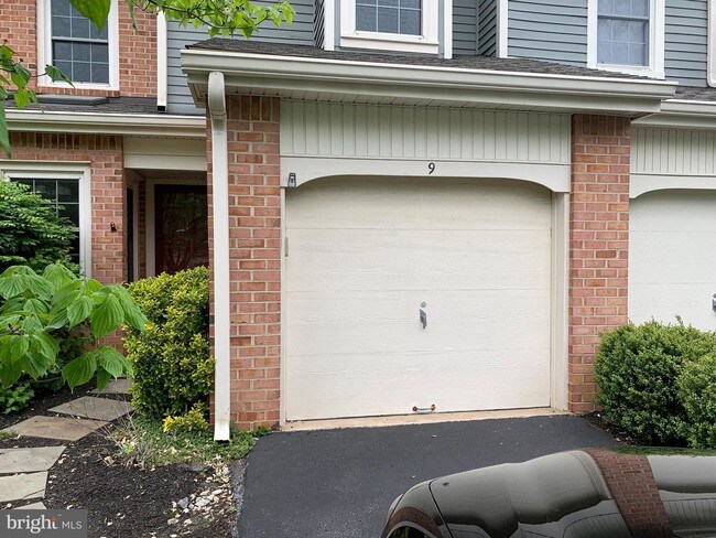 9 Windsor Cir Chesterbrook Pa 19087 Townhouse For Rent In Townhomes Pennsylvania Chesterbrook 9 Windsor Cir Primary Photo