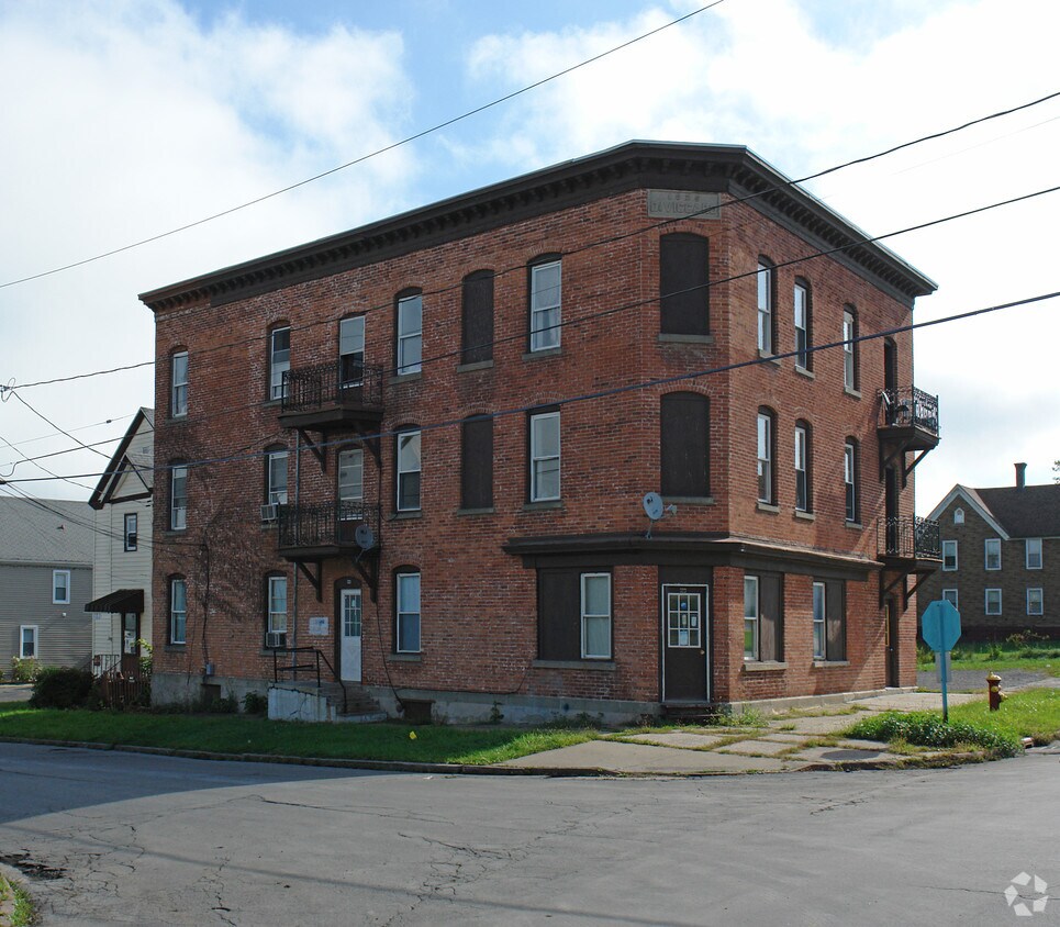 Primary Photo - 323 St Anthony St