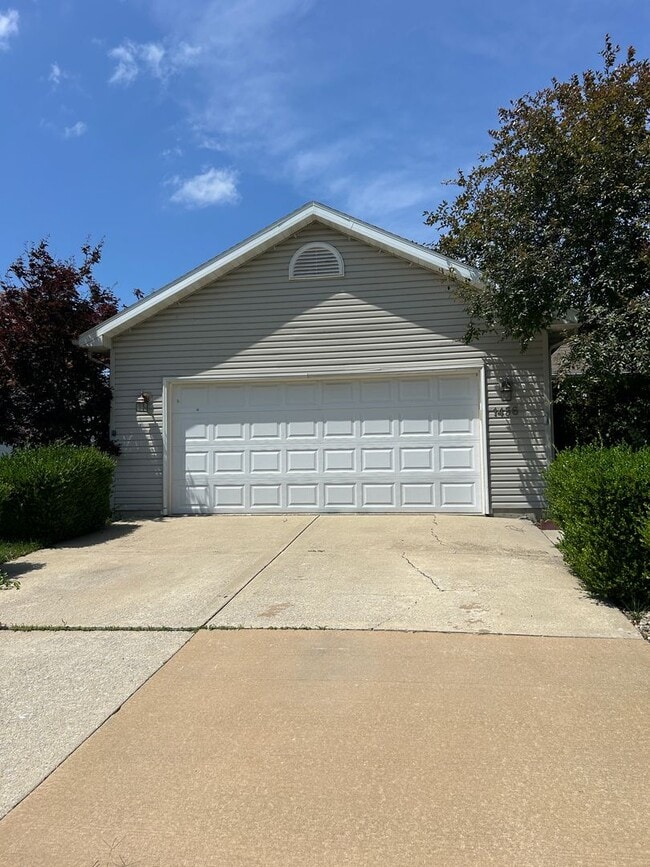 Building Photo - 1456 Kingsley Dr
