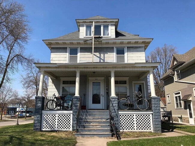 Foto del edificio - 803 Snelling Ave N