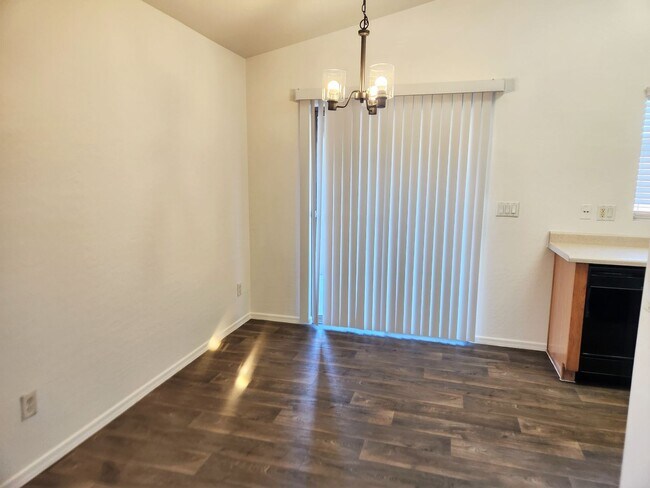 Foto del edificio - 3 bed 2 bath home