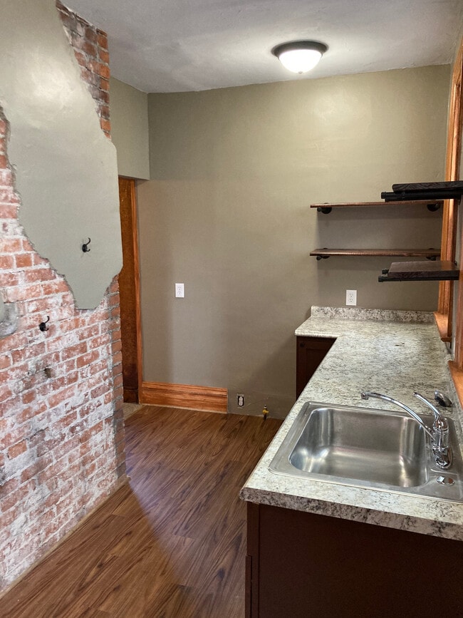 Photo - 406 Wabana St House