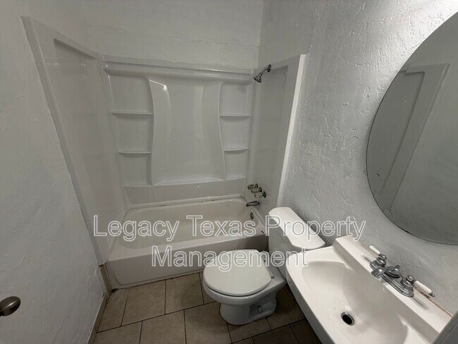 Foto del edificio - 1112 Dugan St