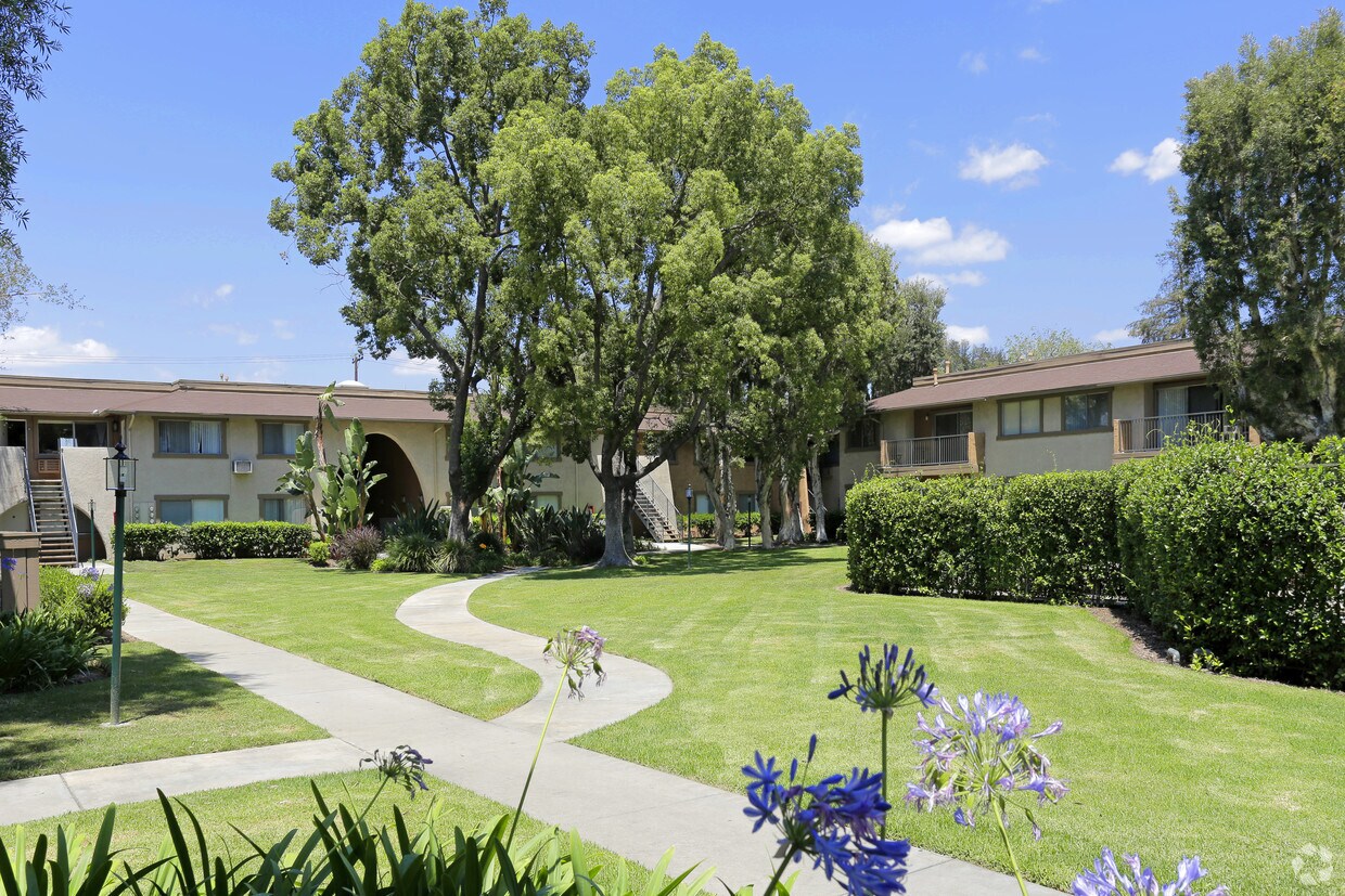 Strada Apartments Apartments 175 N Feldner Rd Orange, CA