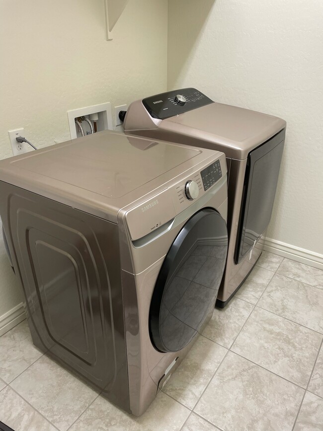 Laundry Room with matching Washer & Dryer set (champagne color) - 9502 E Static Ave