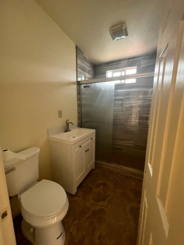 Building Photo - 233 1/2 E Valencia Dr