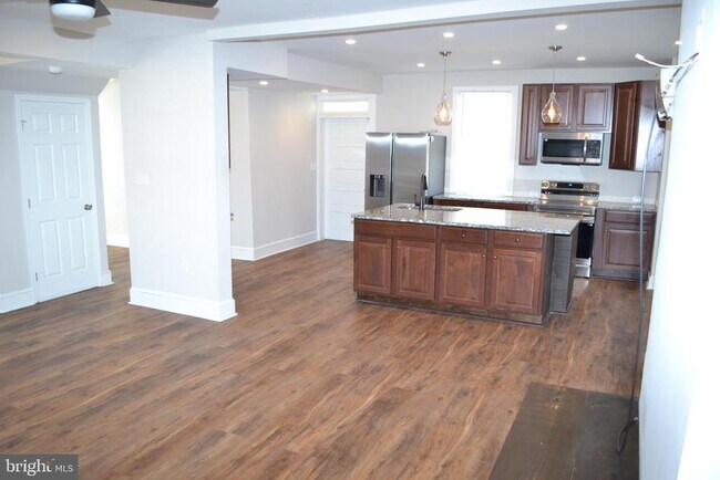 Foto del edificio - 200 W All Saints St