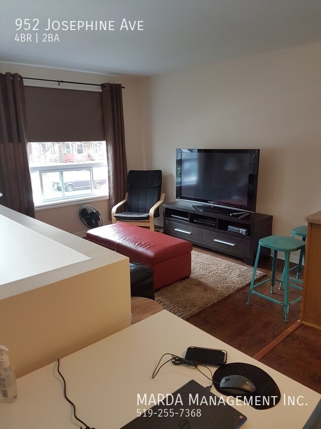 Photo du bâtiment - FURNISHED 4 BED/2 BATH HOUSE NEAR UOFW! + ...