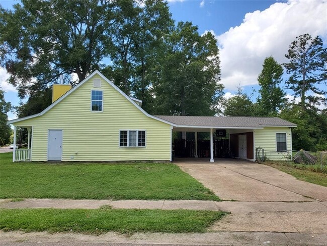 Building Photo - 697 Chatsworth Dr