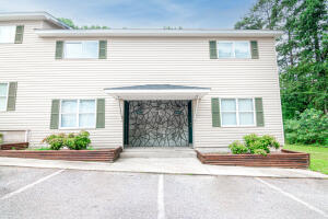 Building Photo - 6033 Springside Ln