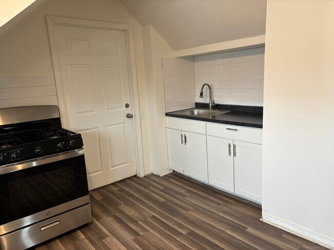 Foto del edificio - 65 Linsley Ave