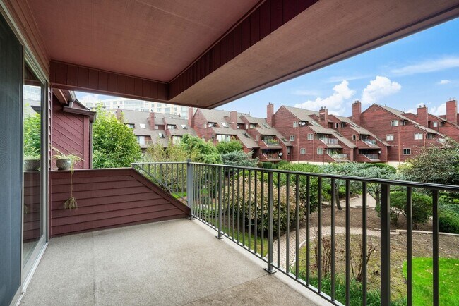 Building Photo - 14A Riverview Cir